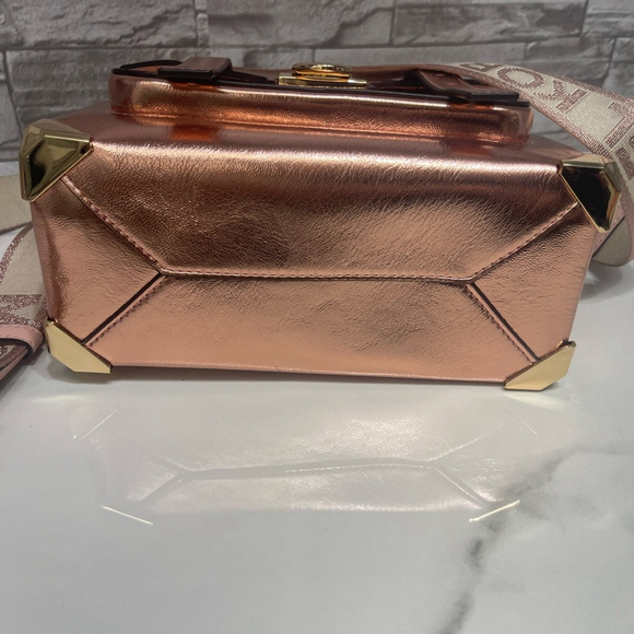 Michael Kors Manhattan Primrose Pink Metallic Satchel Crossbody - Picture 3 of 6